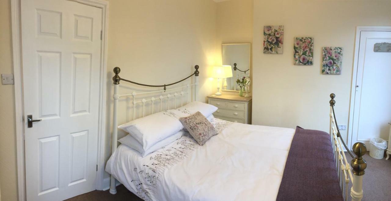 Browns Holiday Cottage Filey Exterior photo